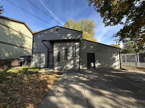 900 Ne Indiana St, Pullman, WA, 99163-3979 | Card Image