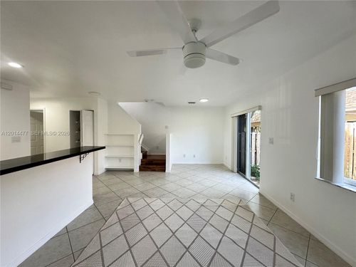 d-324 Ne 3rd St, Hallandale Beach, FL, 33009-3475 | Card Image