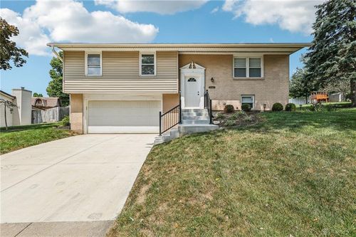2903 Greencrest Dr, Dayton, OH, 45432-3805 | Card Image