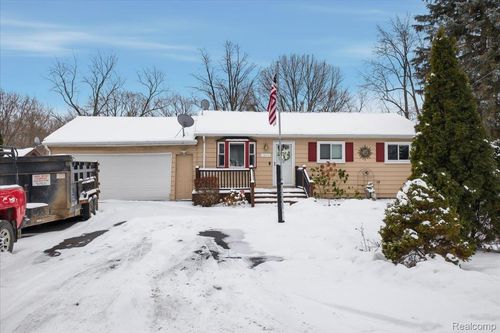 4843 Gilbo Ave, Waterford, MI, 48328-2848 | Card Image