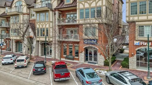 380 S 1st St, St. Charles, IL, 60174-2831 | Card Image
