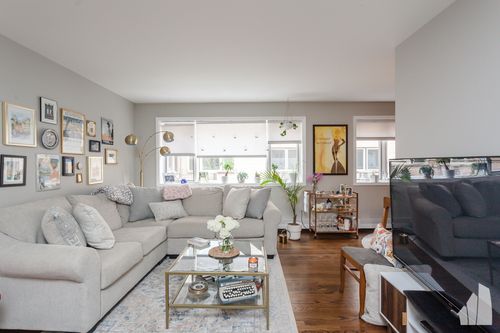 407-426 W Barry Ave, Chicago, IL, 60657-5534 | Card Image