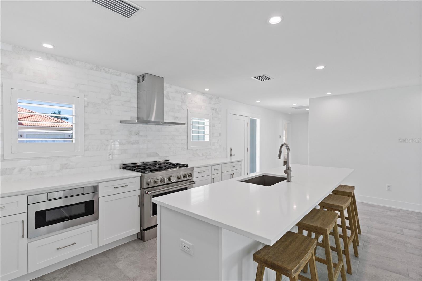 Residential Lease in BELLEAIR BEACH