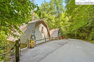 460 Laurel Ridge Road, House other with 2 bedrooms, 2 bathrooms and null parking in Banner Elk NC | Image 2