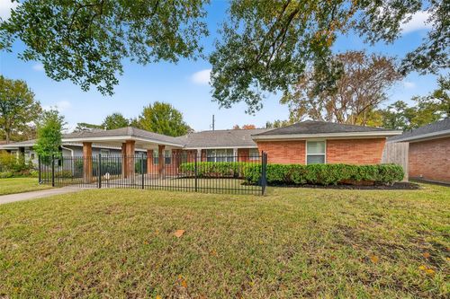 2010 Wakefield Dr, Houston, TX, 77018-5031 | Card Image