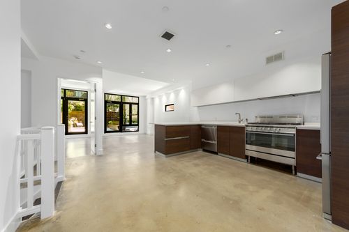 1a-427 E 12th St, New York, NY, 10009-4038 | Card Image