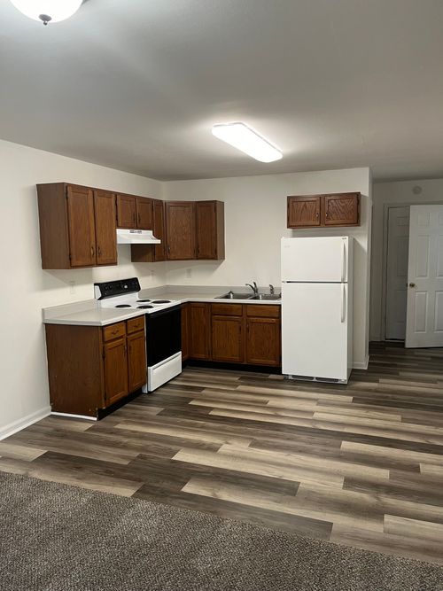 216 E Bennett St, Westport, IN, 47283-9192 | Card Image