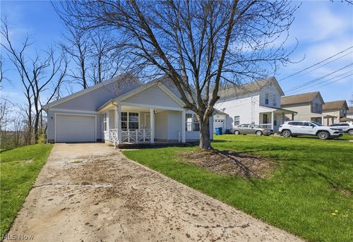 127 Blackburn St, Campbell, OH, 44405-1801 | Card Image