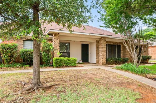 2911 Post Oak Dr, Euless, TX, 76039-7848 | Card Image