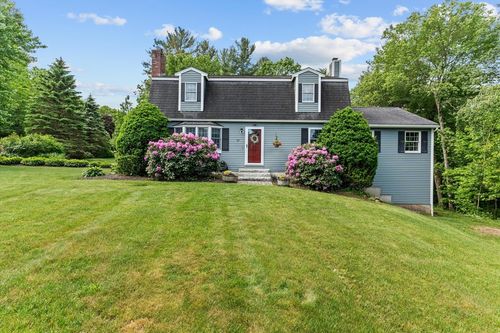 37 Forest St, Londonderry, NH, 03053-3734 | Card Image