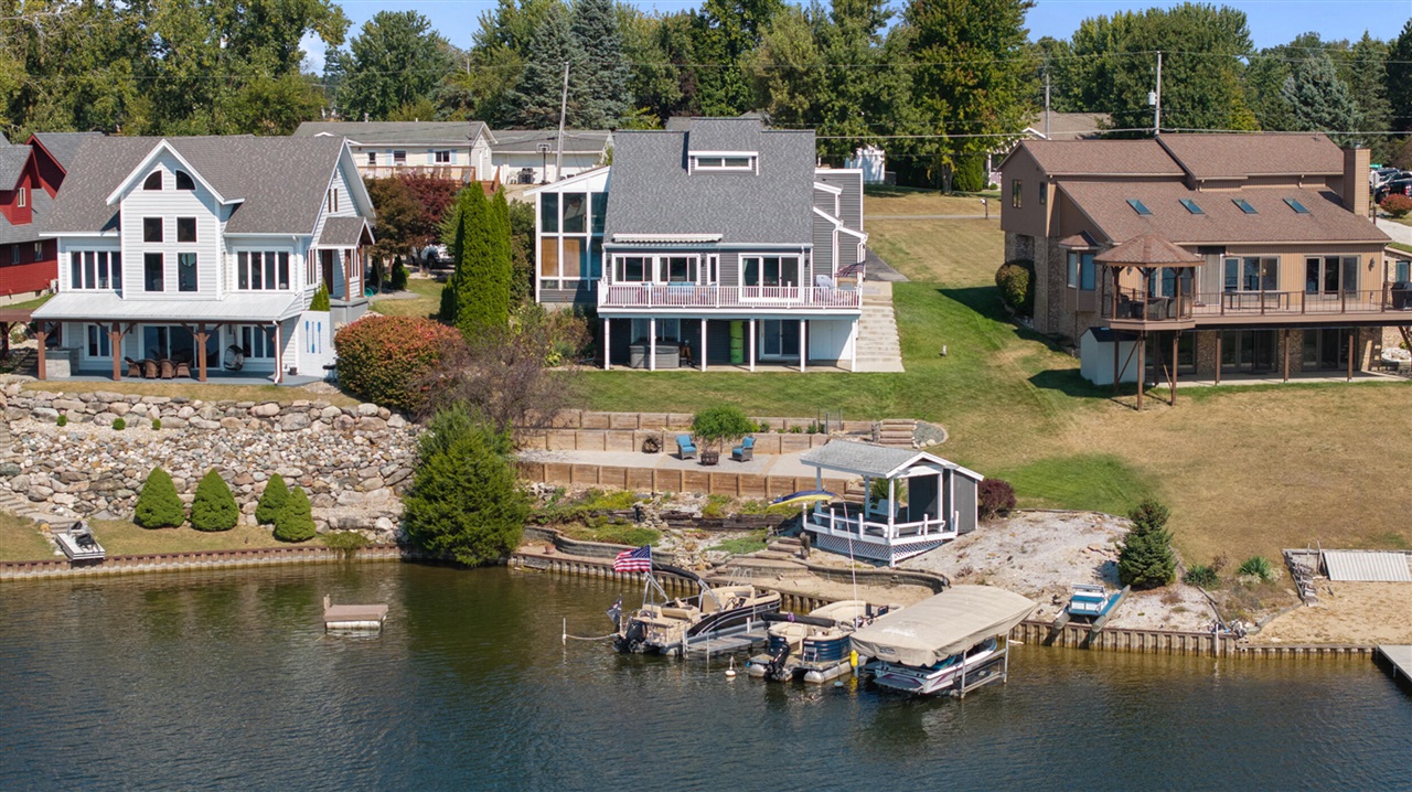 Crestridge Dr, Cement City, MI 49233