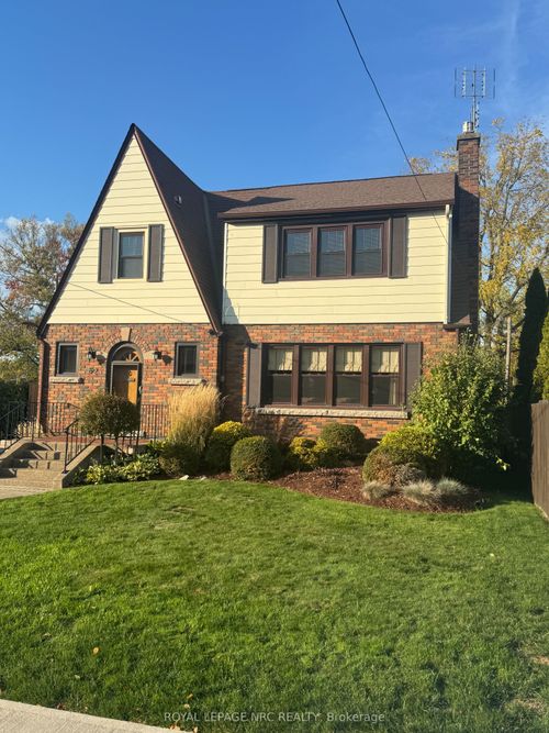 62 Pine St, Welland, ON, L3C4G1 | Card Image