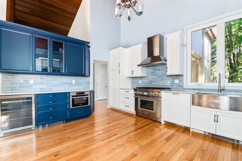 18 Wildwood Dr, Sherborn, MA, 01770-1101 | Card Image