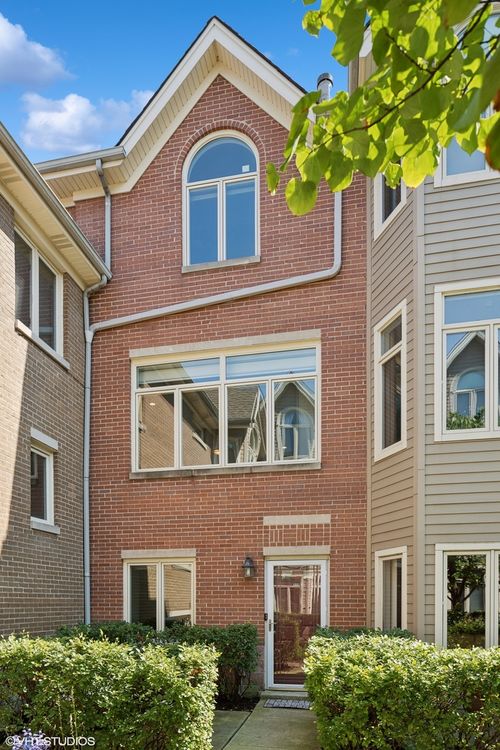 unit-e-1251 W Fletcher St, Chicago, IL, 60657-3276 | Card Image