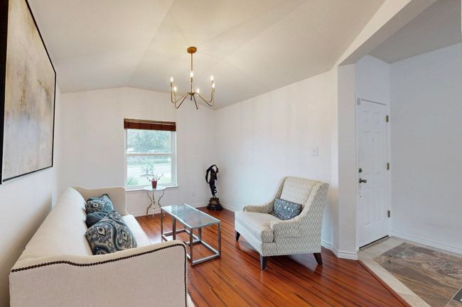 Living Room | Image 9