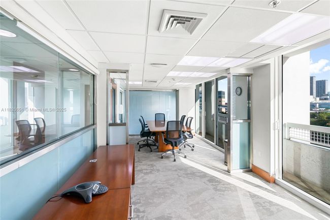 APT-707 - 31 Se 5 Th St, Condo with 1 bedrooms, 1 bathrooms and null parking in Miami FL | Image 37