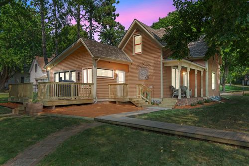 1221 10th St E, Menomonie, WI, 54751-2804 | Card Image