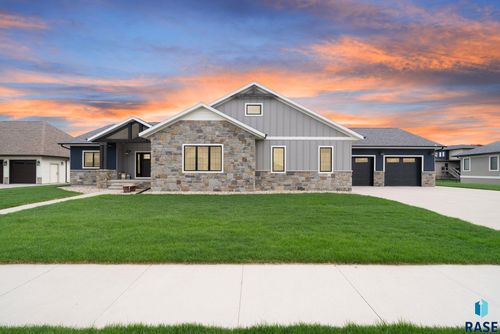 709 E Piping Rock Ln, Sioux Falls, SD, 57108-8613 | Card Image