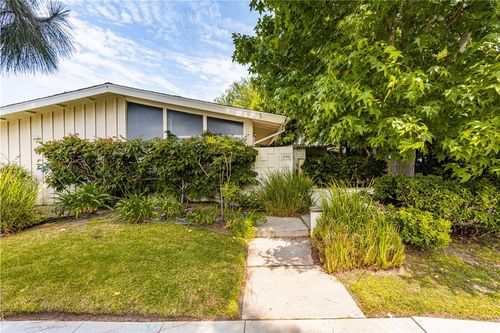 390 Peralta Ave, Long Beach, CA, 90803-2216 | Card Image
