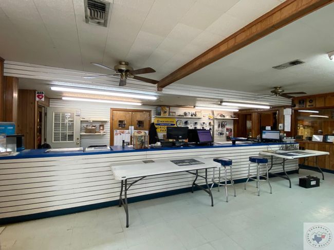 412 &amp; 425 E Front St, Home with 0 bedrooms, 0 bathrooms and null parking in Dekalb TX | Image 9