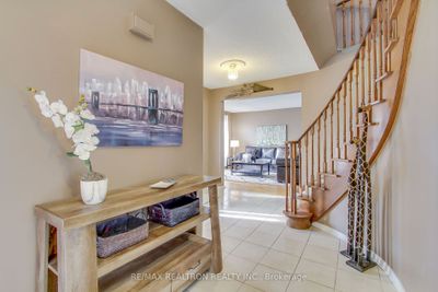 6 Jennifer Cres, House other with 4 bedrooms, 3 bathrooms and 9 parking in Sharon ON | Image 3