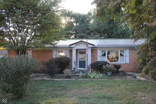 880 Riverview Dr, Martinsville, IN, 46151-8865 | Card Image