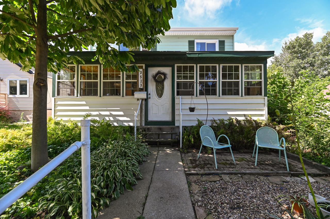 Ellen St, Saint Francis, WI 53235