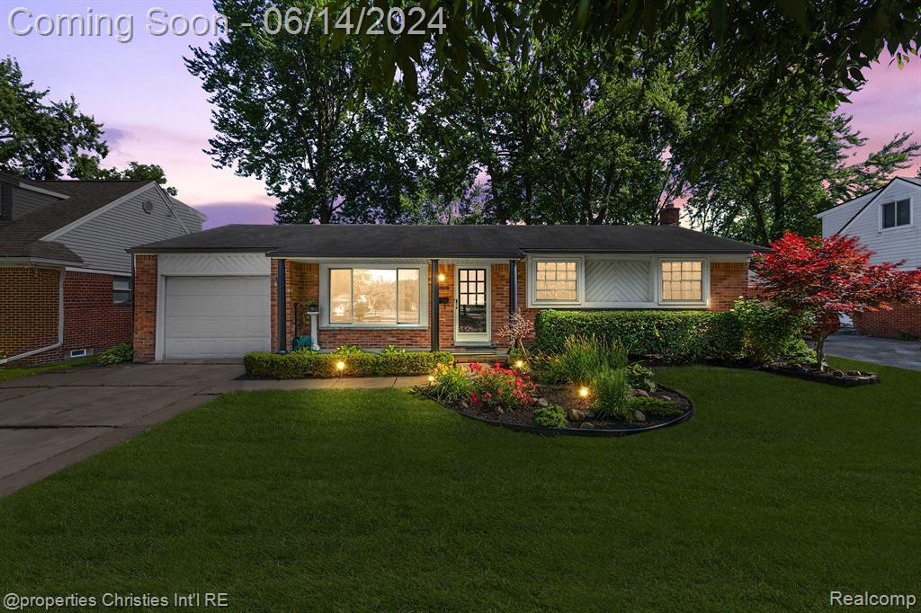 Lori St, Livonia, MI 48154