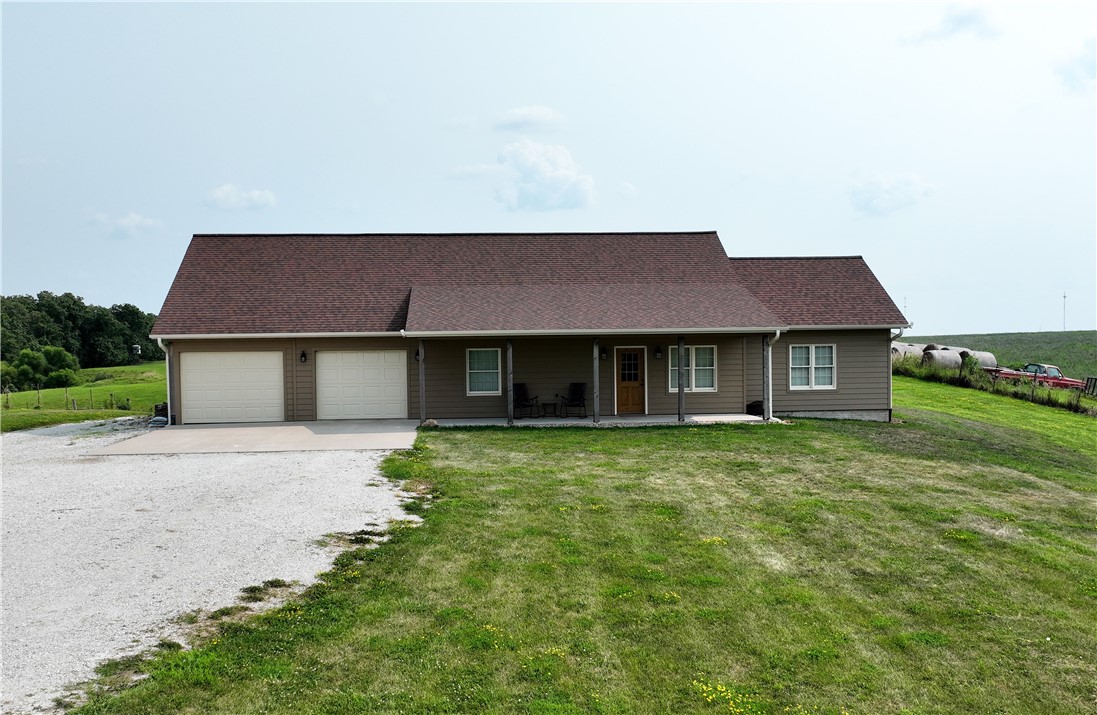 490th St, Chariton, IA 50049