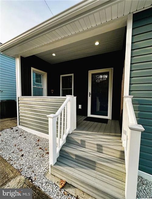 245 Avenue B, PALMERTON, PA, 18071-1806 | Card Image