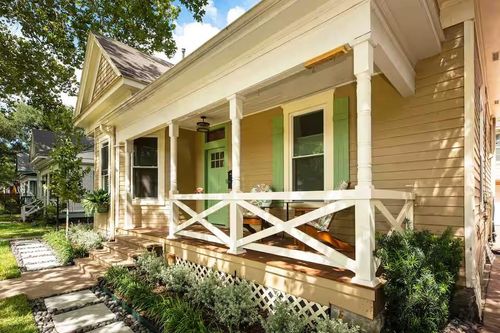 926 Allston St, Houston, TX, 77008-6820 | Card Image