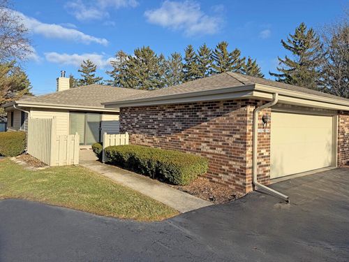 11025 N Balsam Tree Ct, Mequon, WI, 53092-4328 | Card Image