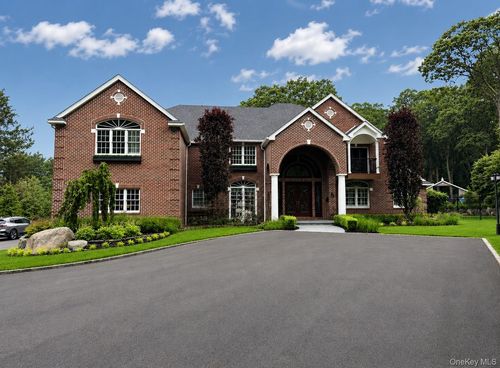 135 Round Swamp Rd, Huntington, NY, 11743-6435 | Card Image