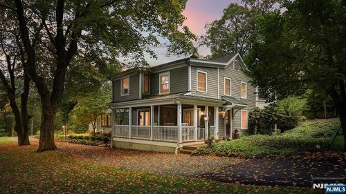 35 Woodledge Rd, Watchung, NJ, 07069-6438 | Card Image