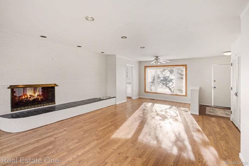 7251 Cottonwood Knl, West Bloomfield, MI, 48322-4046 | Card Image