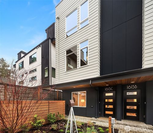 c-1615 N 50th St, Seattle, WA, 98103-6752 | Card Image