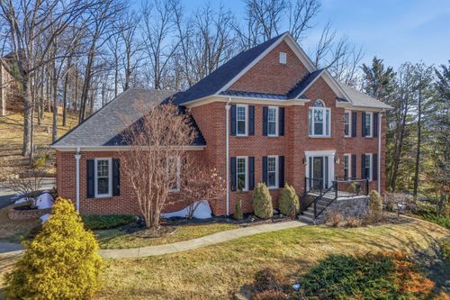 8109 Winterwood Trl, Roanoke, VA, 24018-5716 | Card Image