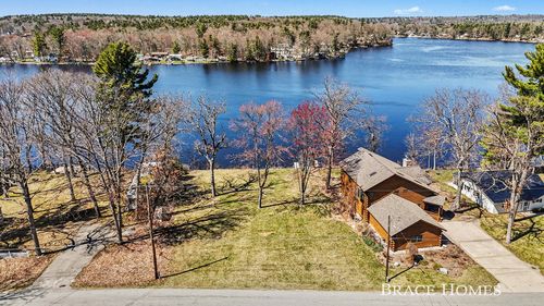 5423 Front Street, Newaygo, MI, 49337 | Card Image
