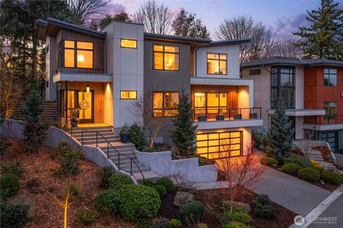 8260 Se 31st St, Mercer Island, WA, 98040-5048 | Card Image