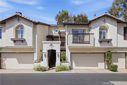 805-2960 Champion Way, Tustin, CA, 92782-1234 | Card Image