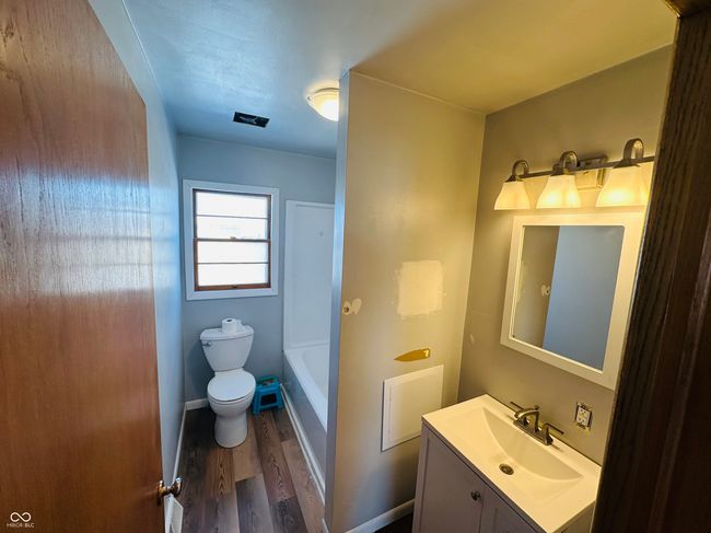 403 E Washington St, House other with 3 bedrooms, 2 bathrooms and null parking in Loogootee IN | Image 14