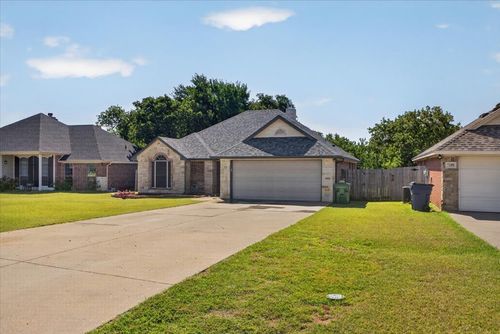 7206 Hackberry Ct, Granbury, TX, 76048-7668 | Card Image