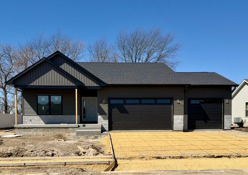 1210 Eagles Crest Dr, Davenport, IA, 52804-5124 | Card Image