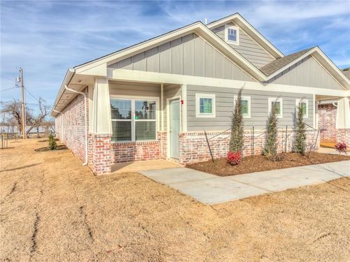 735 W Hurd St, Edmond, OK, 73003-5318 | Card Image