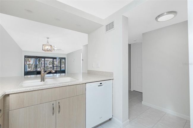 UNIT-212 - 1551 Beach Rd, Condo with 2 bedrooms, 2 bathrooms and null parking in Englewood FL | Image 8