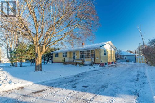 72 Newland Cres, Charlottetown, PE, C1A4H7 | Card Image