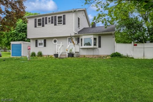 8 Millbrook Rd, Washington, NJ, 07882-3577 | Card Image