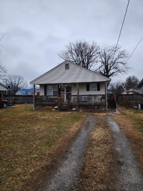 903 Bowman Ave, Salem, VA, 24153-6120 | Card Image