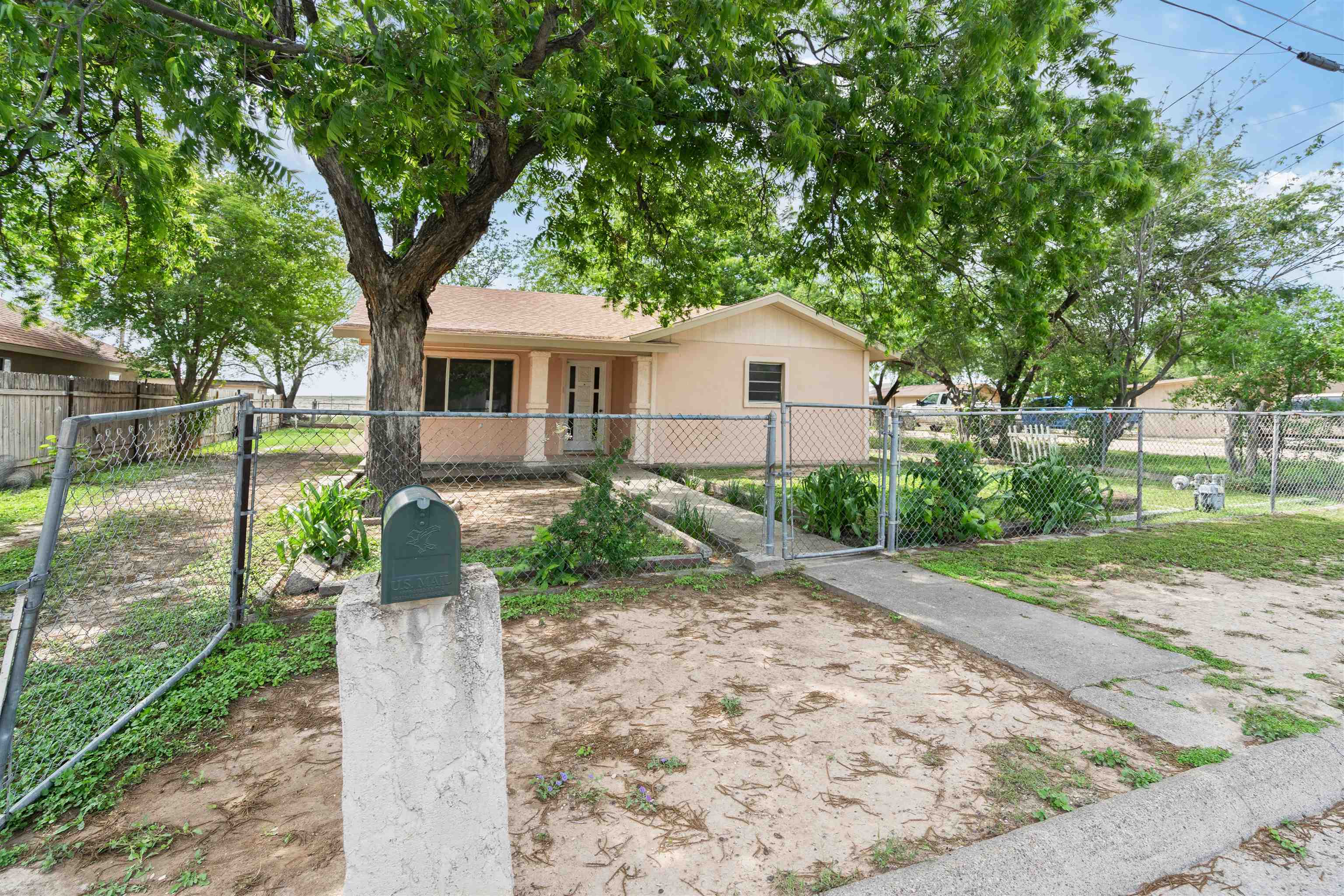 Residential in Del Rio 4