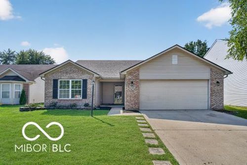 18907 Prairie Crossing Dr, Noblesville, IN, 46062-6647 | Card Image